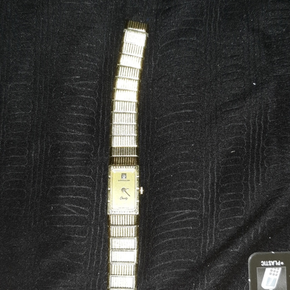 Wittnauer dimond gold plated